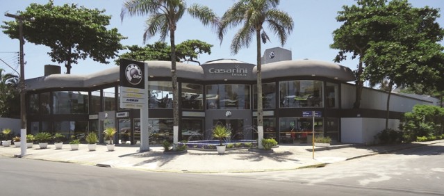 Showroom Casarini Beach na praia da Enseada, Guarujá/SP
